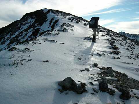 真冬の様相　　　　標高2,800ｍ近い稜線で　　　　03.10.31