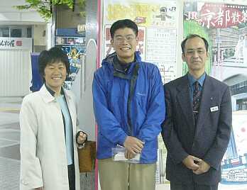 谷口隊員と坂口係長、そして私　　　ＪＲ富山駅にての画像