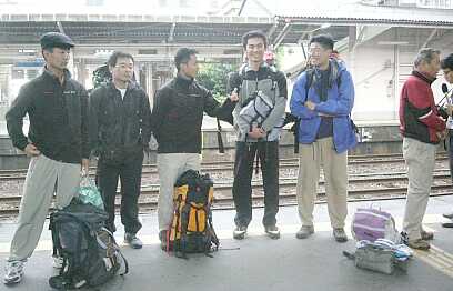遠征隊、元気に出発！！　　　ＪＲ富山駅にての画像