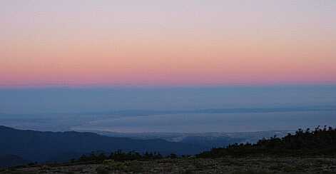 朝日岳山頂から、富山湾の朝焼け 02.9.2 朝日岳山頂から、富山湾の朝焼け 02.9.2