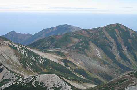 三国境から見た鉢ヶ岳、雪倉岳、そして朝日岳・前朝日岳　　　02.9.26