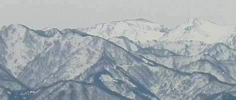 今日の白馬岳（ちょっと分かり難いですが）　手前左の山は負釣山