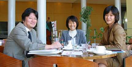 チューリップテレビ・西山プロデューサー、妹の弥生、私の3人で チューリップテレビ・西山プロデューサー、妹の弥生、私の3人で
