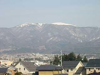 はるかのアパートから見る山並み、美ヶ原方面 03.3.28 はるかのアパートから見る山並み、美ヶ原方面 03.3.28