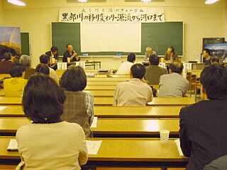 パネルディスカッションの様子　　03.4.19   新川学びの森にて