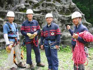 県警山岳警備隊の皆さん 今シーズンもよろしく 北アルプス 朝日小屋