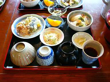 朝日小屋の夕食