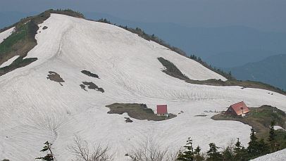 頂上への登山道から眺める 05.6.21 頂上への登山道から眺める 05.6.21の画像