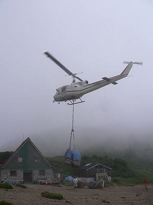 ガスが濃い中、どうにか一便だけ　　　05.8.11の画像