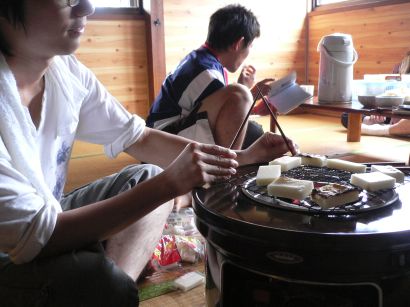 お餅を焼いて、休み時間 05.8.22 お餅を焼いて、休み時間 05.8.22の画像