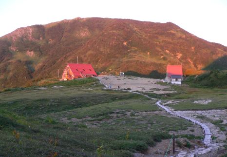 夕焼けに染まる朝日岳と、朝日平の様子 05.9.8 夕焼けに染まる朝日岳と、朝日平の様子 05.9.8の画像