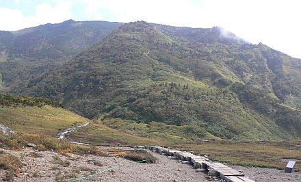 朝日平から、朝日岳山頂方面を眺める 05.9.24 朝日平から、朝日岳山頂方面を眺める 05.9.24の画像