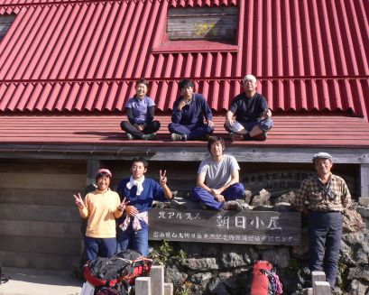 小屋閉めの日 みんなで最後の記念写真 05.10.12 小屋閉めの日 みんなで最後の記念写真 05.10.12の画像