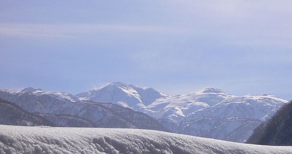 雪煙上がる朝日岳 06.2.14 雪煙上がる朝日岳 06.2.14の画像