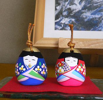 おひなさま、温かなぬくもりが感じられる「とやま土人形」 我が家の玄関先で おひなさま、温かなぬくもりが感じられる「とやま土人形」 我が家の玄関先での画像