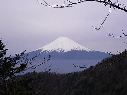 夕暮れの富士山　　山梨県、三ツ峠山・屏風岩付近から　　　06.4.22の画像