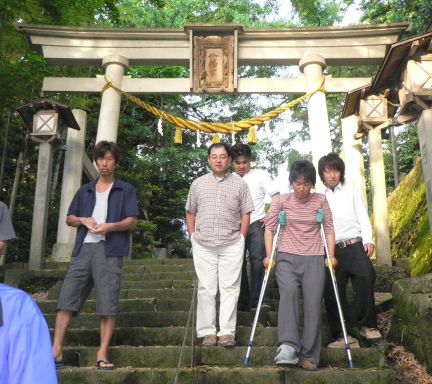 遭対協の皆さんと、安全祈願　　06.6.10の画像