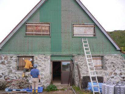 「台風対策」で、小屋閉めモードに　　通称“センター”　　　06.9.17の画像