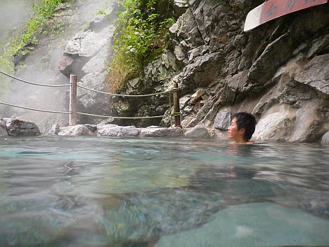 ゆっくり「天女の湯」に浸かる　　黒薙温泉にて　　06.10.13　　photo by 自動の画像