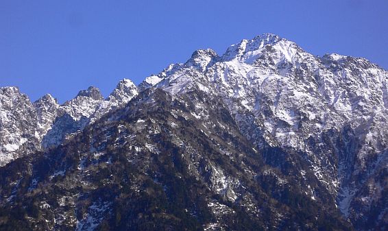 今日の剱岳（2,999ｍ）と、手前に早月尾根の画像