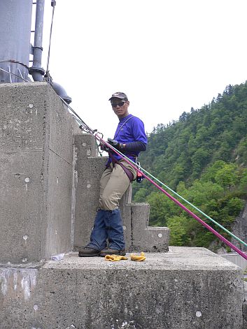 県警山岳警備隊、黒川隊員 遭対協の訓練で 06.5.27 県警山岳警備隊、黒川隊員 遭対協の訓練で 06.5.27の画像