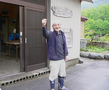 米沢さん　　今シーズンも、北又小屋を守ってくれる　　06.5.28　　の画像