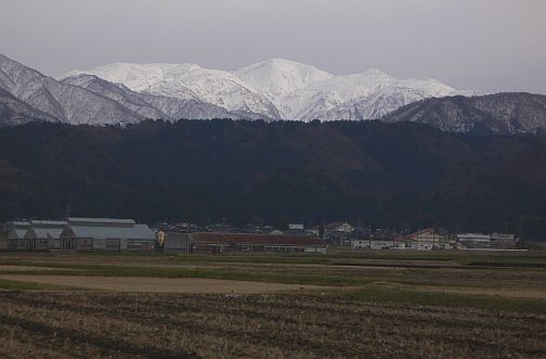今日の朝日岳 あさひ野小学校前から 今日の朝日岳 あさひ野小学校前からの画像