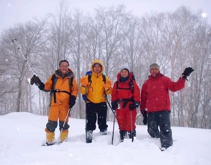 「同い年山行」記念撮影 大品山にて photo by 自動 07.1.27 「同い年山行」記念撮影 大品山にて photo by 自動 07.1.27の画像