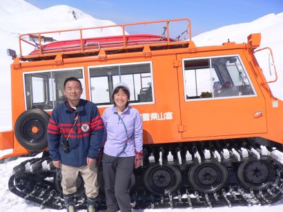 富山県警山岳警備隊の雪上車　　雷鳥沢にてＹ隊員と　　　07.4.30の画像