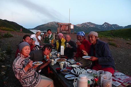 山並みをバックに　　夕陽に照らされての画像