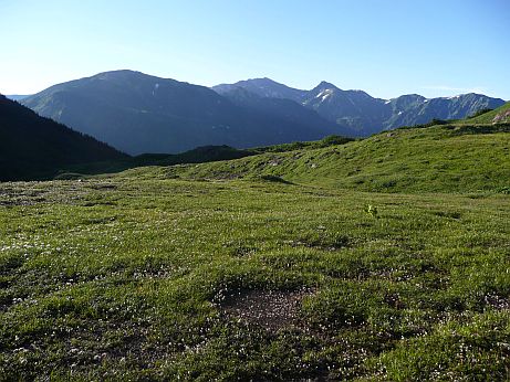 朝陽に輝く山並み　　今朝の朝日平からの画像