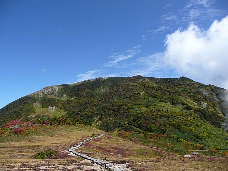 今日の朝日岳　　日に日に、秋の彩りにの画像