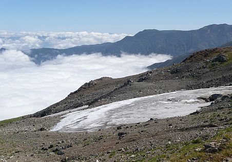 朝日岳山頂直下の、「万年雪」 朝日岳山頂直下の、「万年雪」の画像
