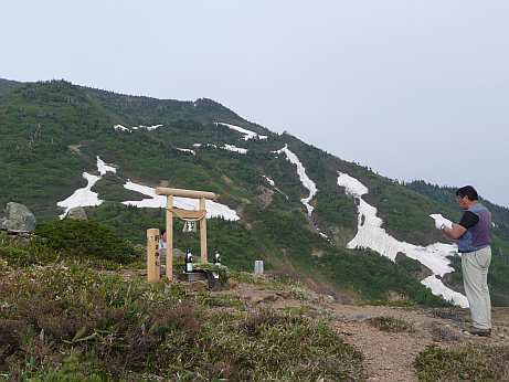 09年朝日岳、山開きの神事 新しくなった「朝日神社」にて 09.6.27 写真