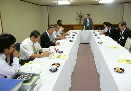 富山森林管理署をはじめ、関係者が揃って 写真