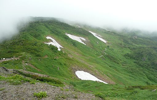 吹き上げのコルから、蓮華温泉方面を望む 09.7.31 写真