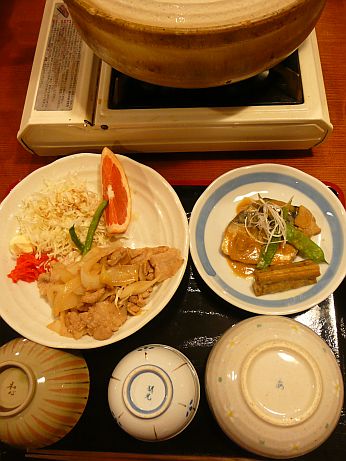 今日の連泊メニュー 他に、小鉢も付いて 写真