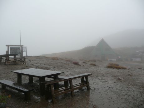 夕方4時半過ぎ、雨の朝日平 写真