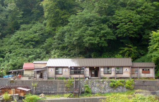 祖母谷・祖父谷出合に佇む、山小屋祖母谷温泉 10.8.31 写真
