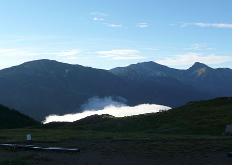今朝の山並み 朝日平から 写真