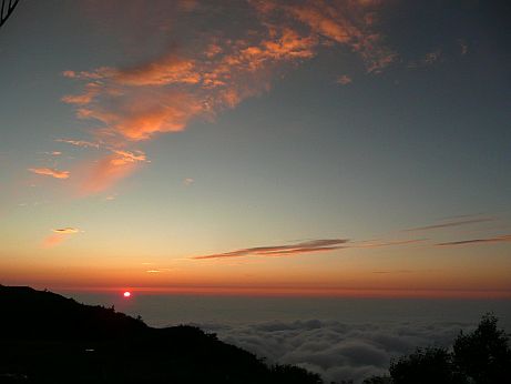 日の入りも、どんどん早くなる秋です 11.8.27 pm6:30 写真