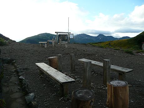 ラジオ体操後、くっきりと山並みも見え、青空も見えたのですが。。。 写真