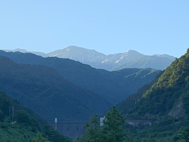 今朝の朝日岳 麓から 写真