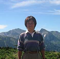 これは、昨年の私 朝日岳山頂にて photo by 自動 これは、昨年の私 朝日岳山頂にて photo by 自動