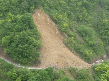 北又林道 2012.5.30現在の様子 写真;朝日町役場 写真