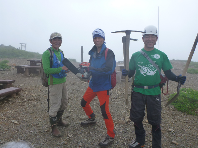 朝日岳方面遭対協、副隊長のSYUKOさん以下、精鋭の皆さんです! 写真