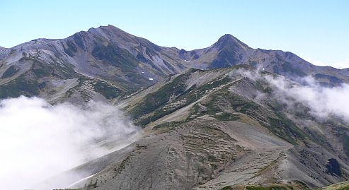 雪倉岳山頂付近から眺める、白馬岳・旭岳 手前は鉢ヶ岳 05.9.26 雪倉岳山頂付近から眺める、白馬岳・旭岳 手前は鉢ヶ岳 05.9.26の画像