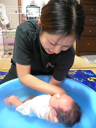 今日の沐浴担当は、「まだ卵！」の次女・はるかの画像