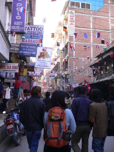 ネパール・カトマンズ市内での買い物　　女性陣の目が輝いた！　　　06.1.4の画像
