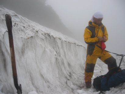 未だかなりの量の雪が残る　　　05.7.10の画像